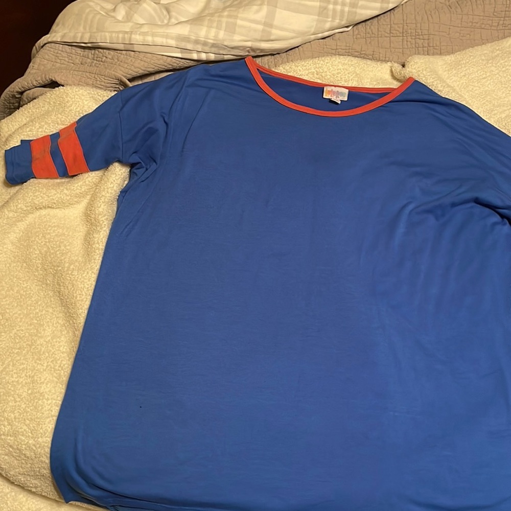 Size L lularoe Irma